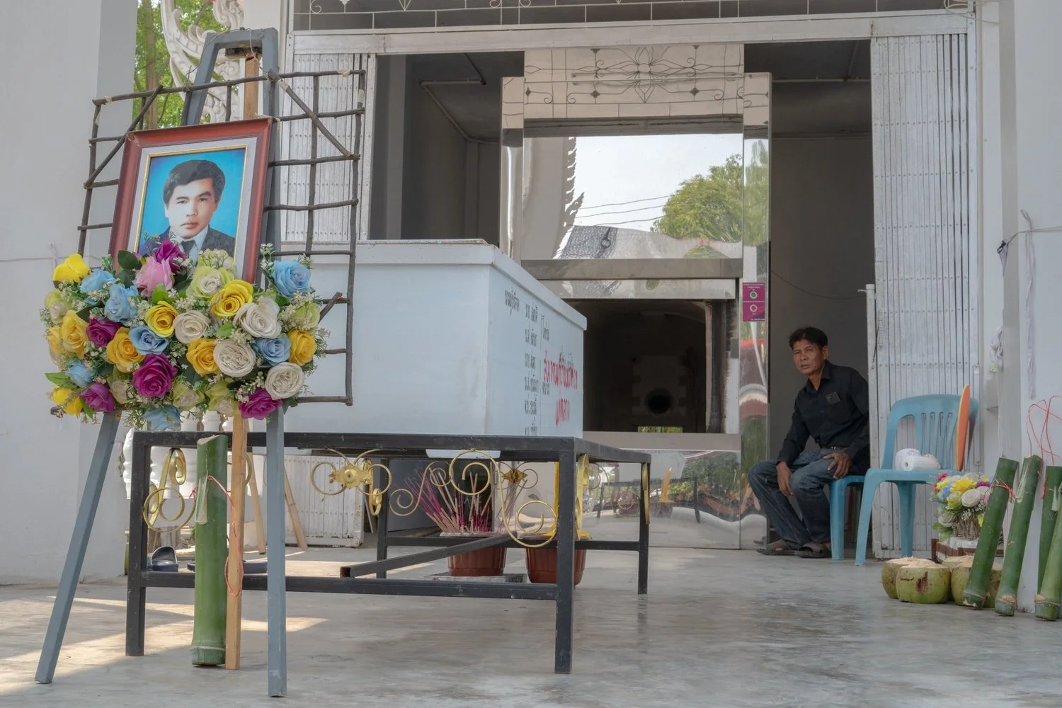 Photograph from A Funeral in Isaan, Thailand by Aaron Francesco Zeiss